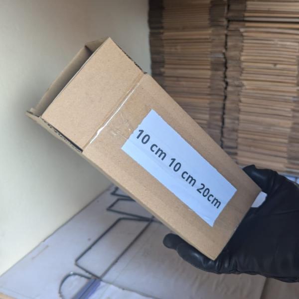 boite carton ouverte 10cm 10cm 20cm